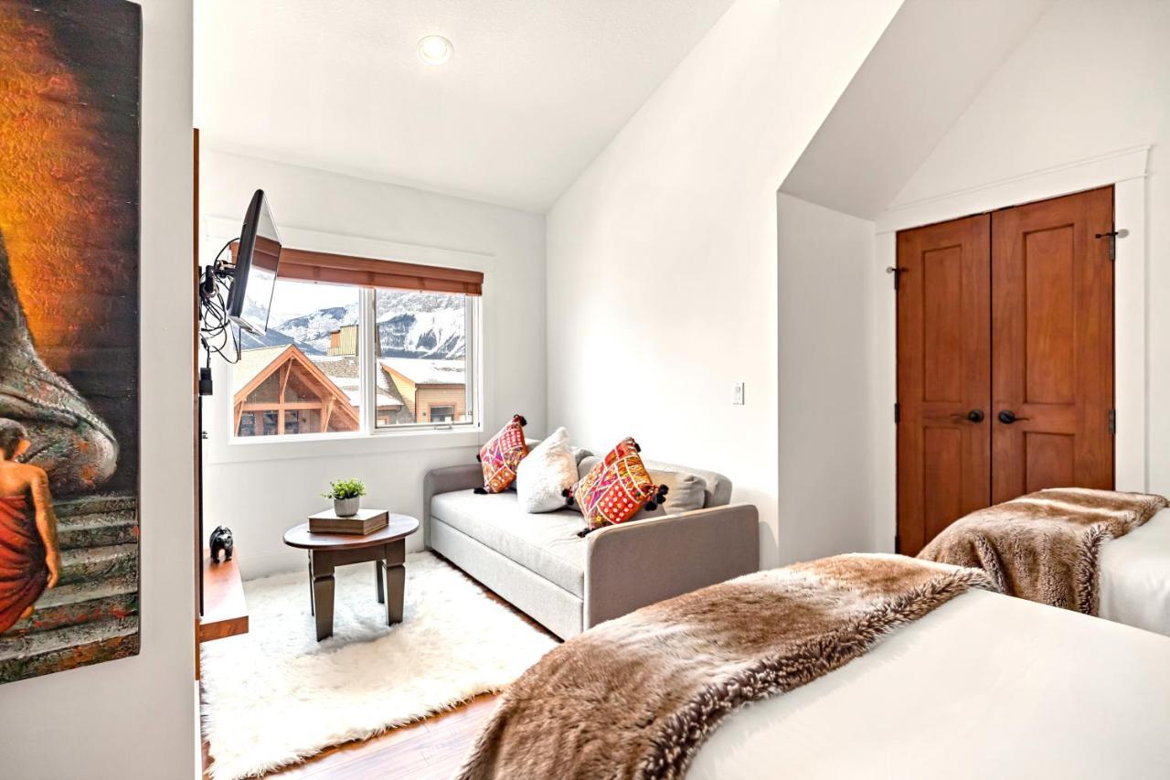 Penthouse At Solar A Resort And Spa キャンモア エクステリア 写真