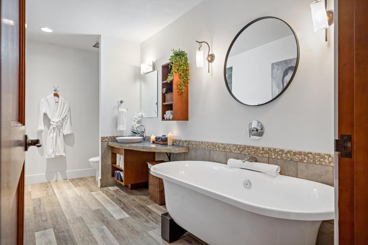 Penthouse At Solar A Resort And Spa キャンモア エクステリア 写真