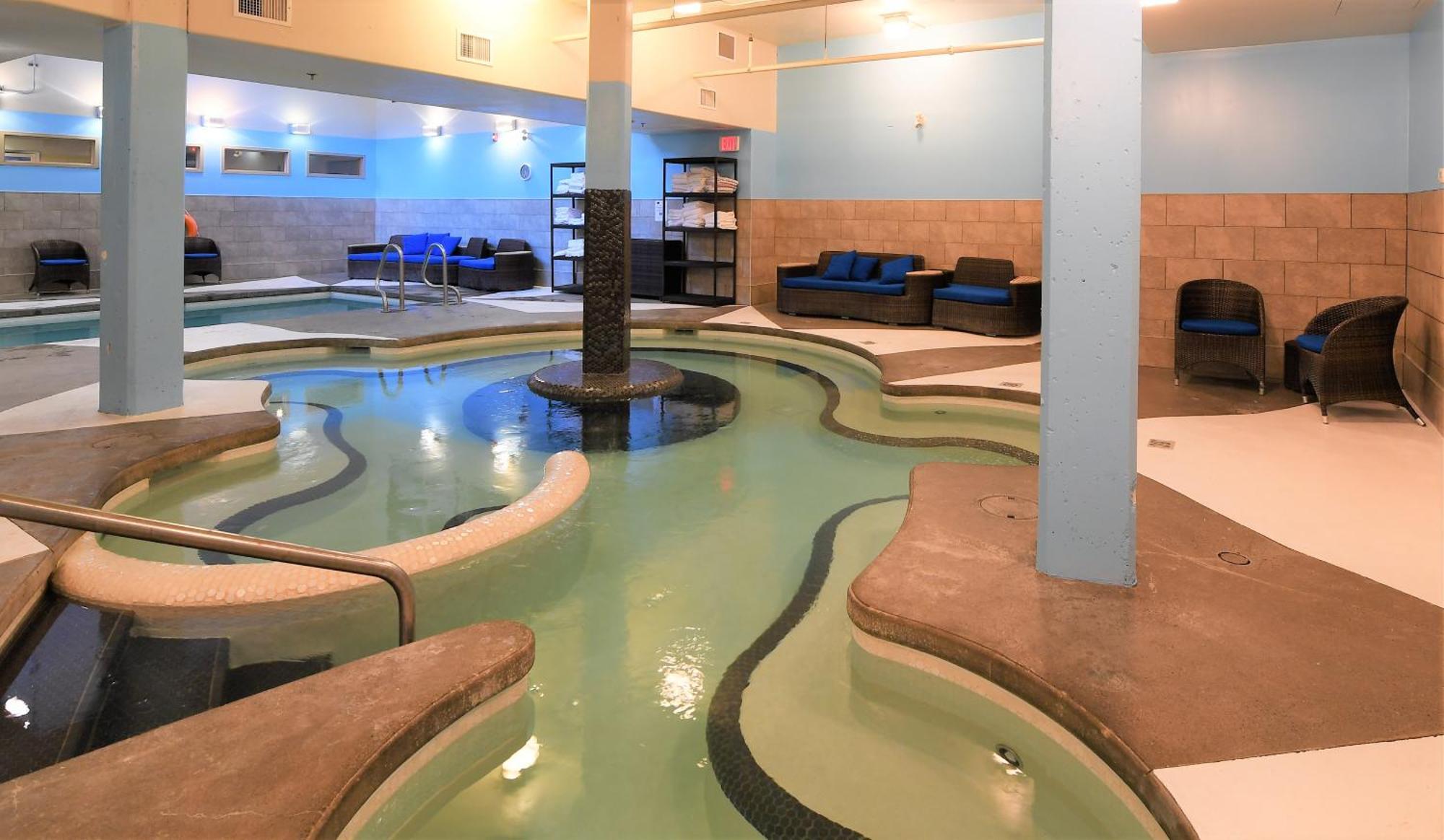 Penthouse At Solar A Resort And Spa キャンモア エクステリア 写真
